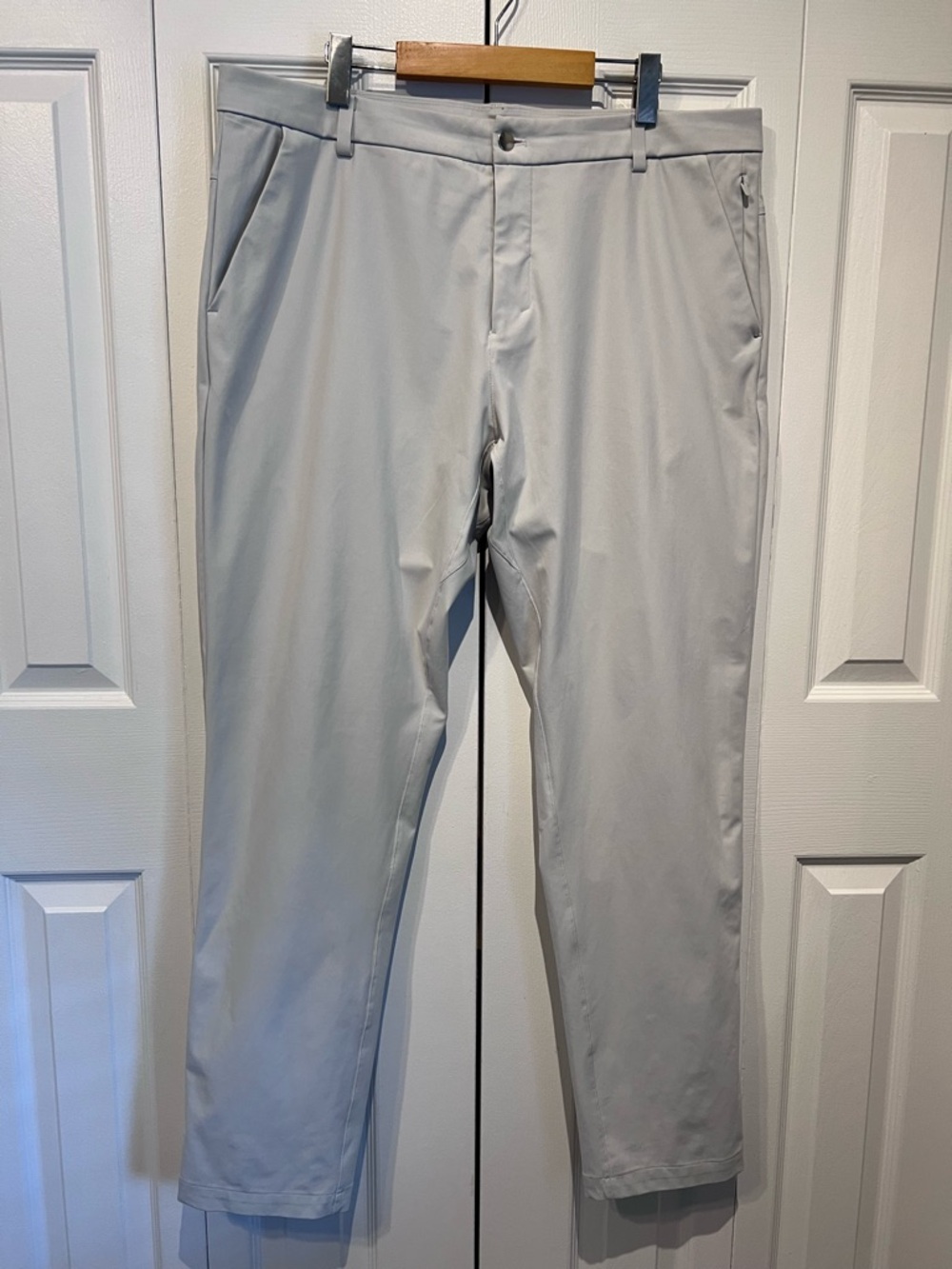 LULULEMON Men’s ABC Classic Fit Relaxed Trouser Pants , colour Raw Linen Size 38